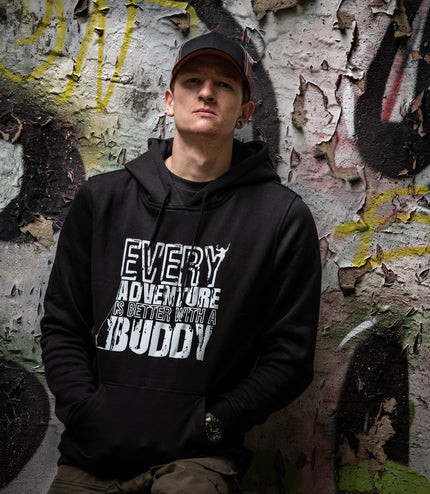 HOODIE "EVERY ADVENTURE IS BETTER WITH A BUDDY" schwarz